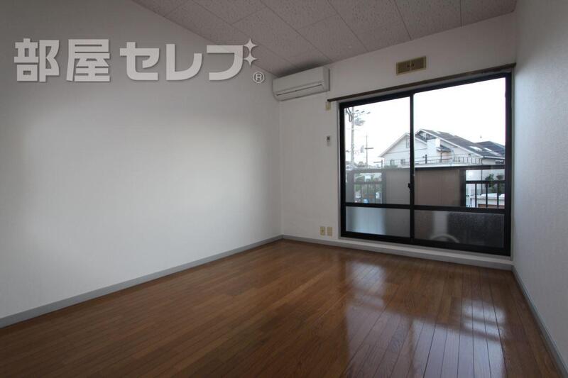その他部屋・スペース　段落ちのガスコンロキッチン。