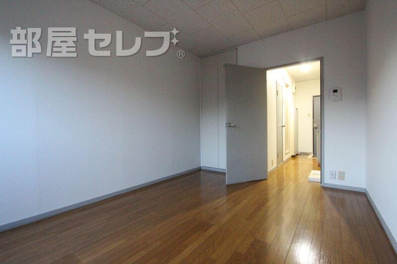 居室・リビング　南向きの暖かい洋室。