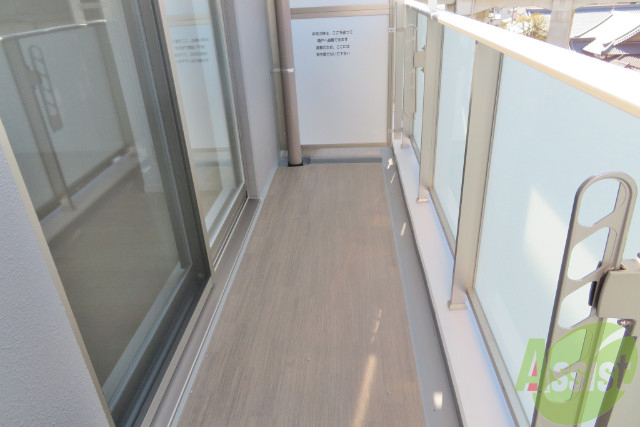 バルコニー　バルコニーも広々として、洗濯物も楽に干せますね