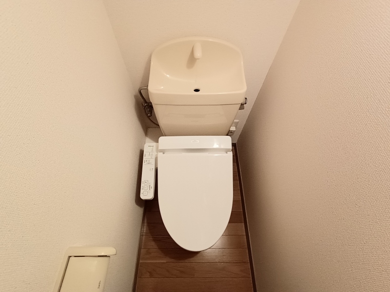 その他　温水洗浄便座付き。