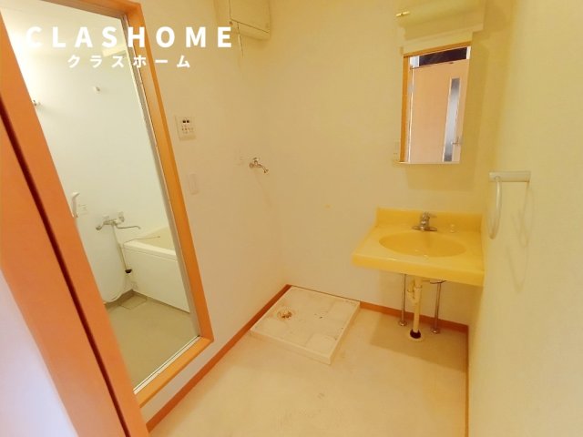 洗面設備　同物件の別部屋になります。