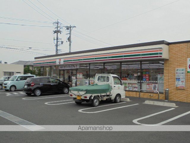コンビニ　セブンイレブン（コンビニ）まで605m