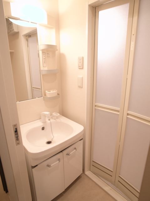 洗面設備　同タイプの別の部屋の写真です