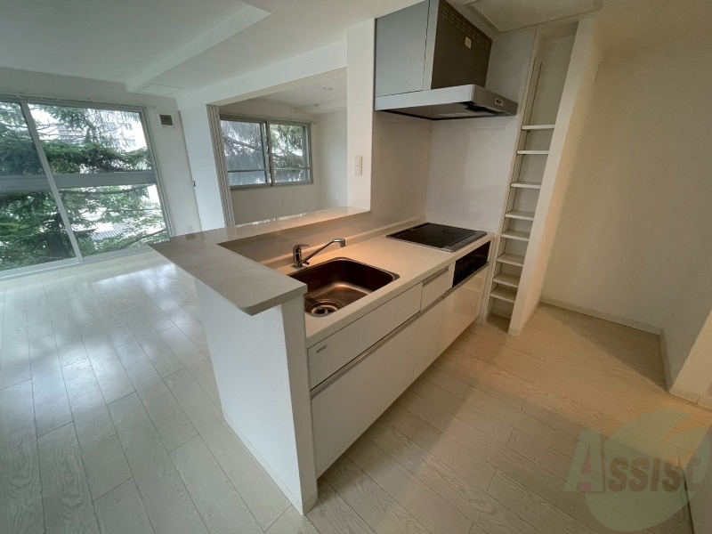 キッチン　キッチンはスペースも広々していて使いやすそうですよ！