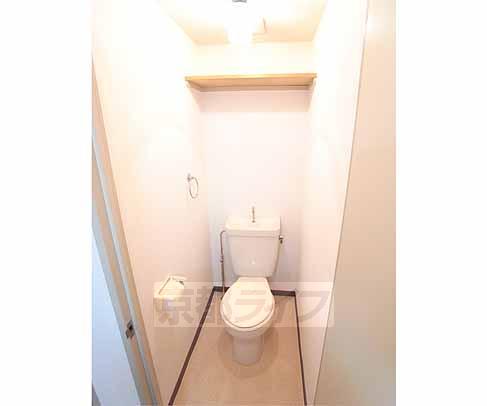 トイレ　棚付きです