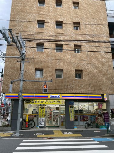 コンビニ　ミニストップ渋谷本町6丁目店（コンビニ）まで182m