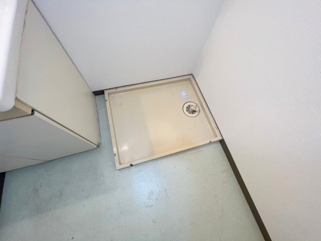 その他設備　嬉しい室内洗濯機置場。これで洗濯機も長持ちしますね。