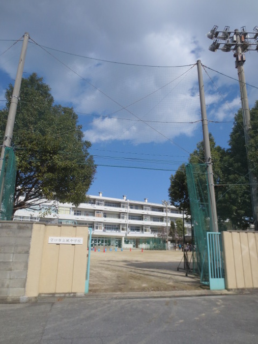 中学校　梶中学校（中学校）まで712m