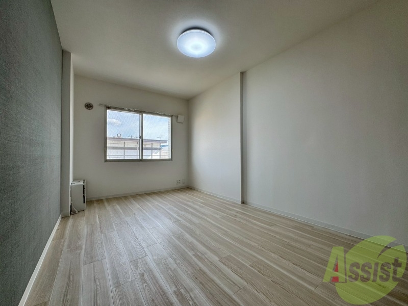 その他部屋・スペース　こちらのお部屋は光が差し込む、温かみのあるお部屋です。