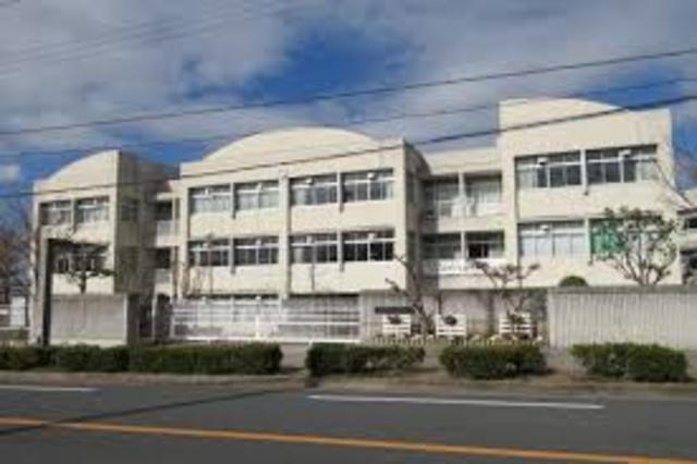 中学校　富田林市立明治池中学校（中学校）まで716m