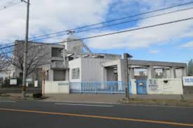 小学校　富田林市立小金台小学校（小学校）まで586m