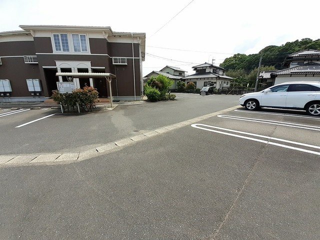 駐車場　駐車場完備です