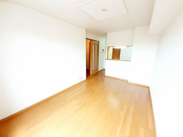 バルコニー　暖かな日差しのふりそそぐバルコニー