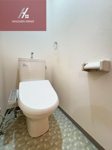 トイレ　同施工会社・同型モデルの室内です。（参考写真・イメージ写真）