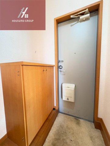 玄関　同施工会社・同型モデルの室内です。（参考写真・イメージ写真）