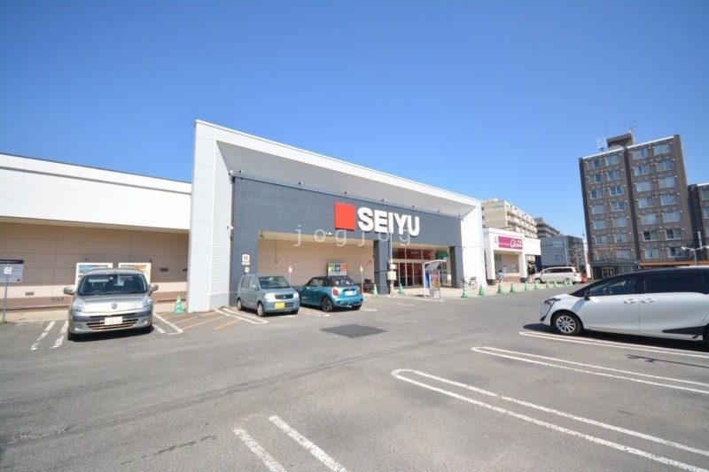 スーパー　西友福住店（スーパー）まで596m