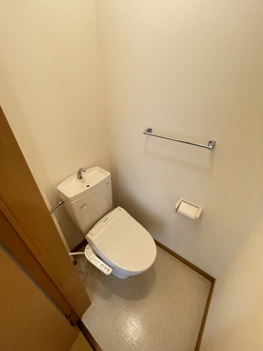 トイレ　他号室のお写真です。参考にご覧ください。