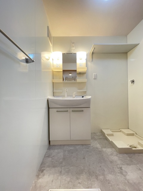 洗面設備　別部屋参考写真です
