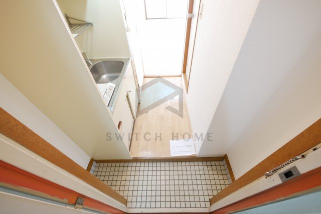 玄関　少し玄関は狭くなっています。