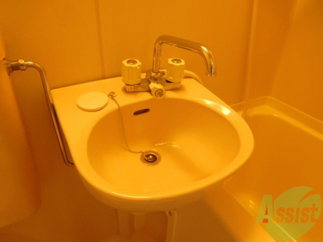 洗面設備　意外に使い勝手のいい洗面台です