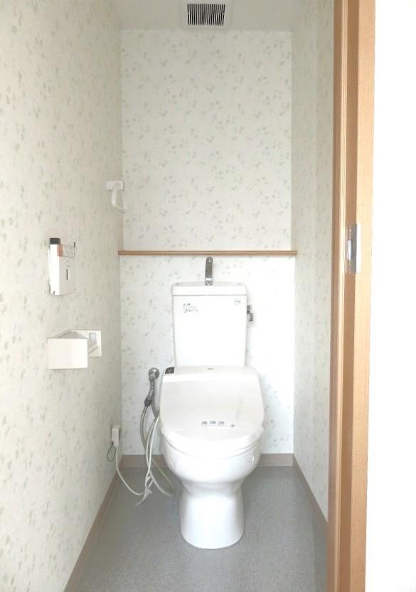 トイレ　温水洗浄便座