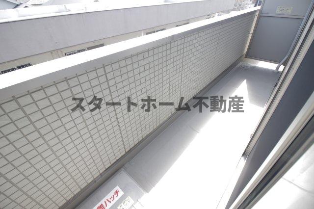 バルコニー　陽当たり良好なバルコニーです