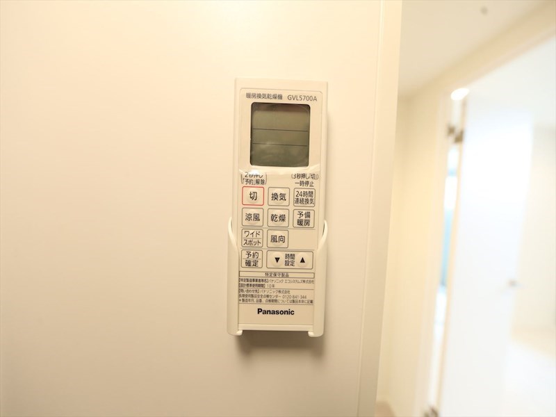 その他設備　浴室暖房乾燥機付き