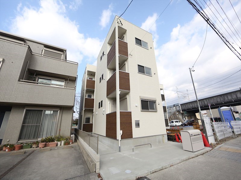 建物外観　外観　オートロック付　宅配ＢＯＸ有り