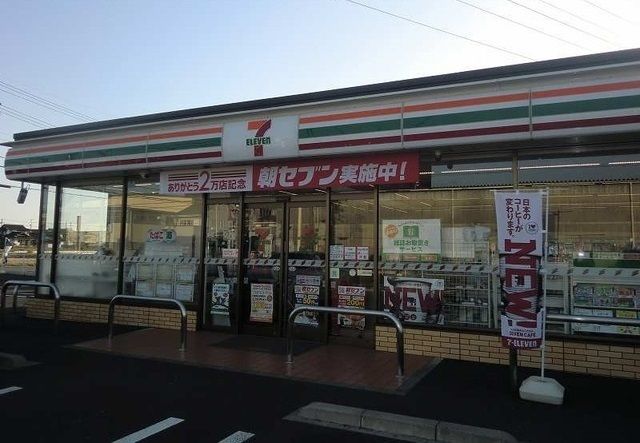 コンビニ　セブンイレブン伏屋８丁目店（コンビニ）まで750m