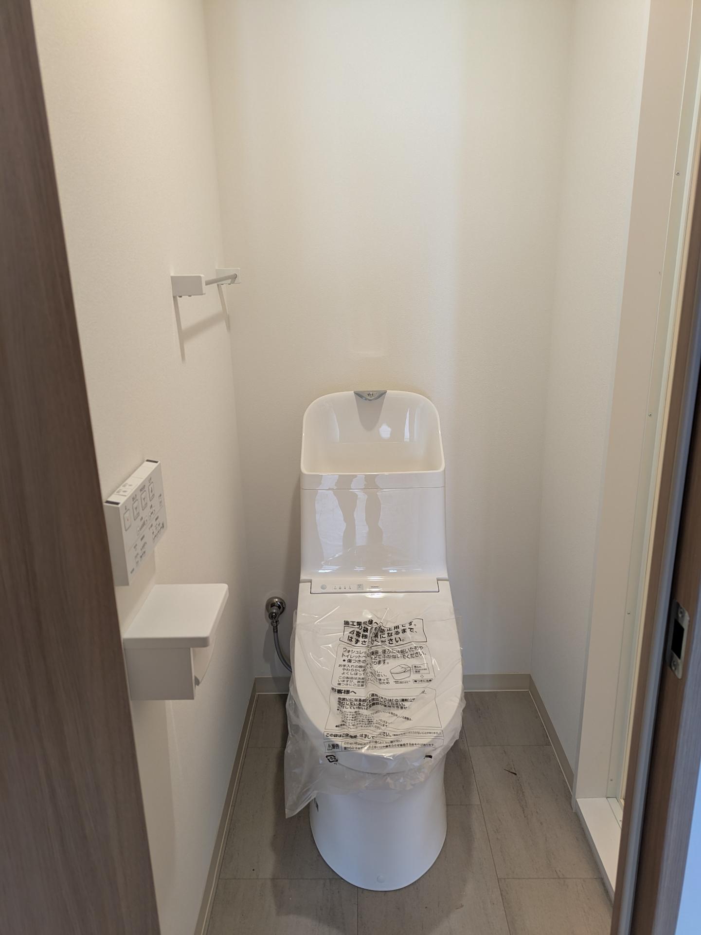 トイレ　温水洗浄便座で快適！！