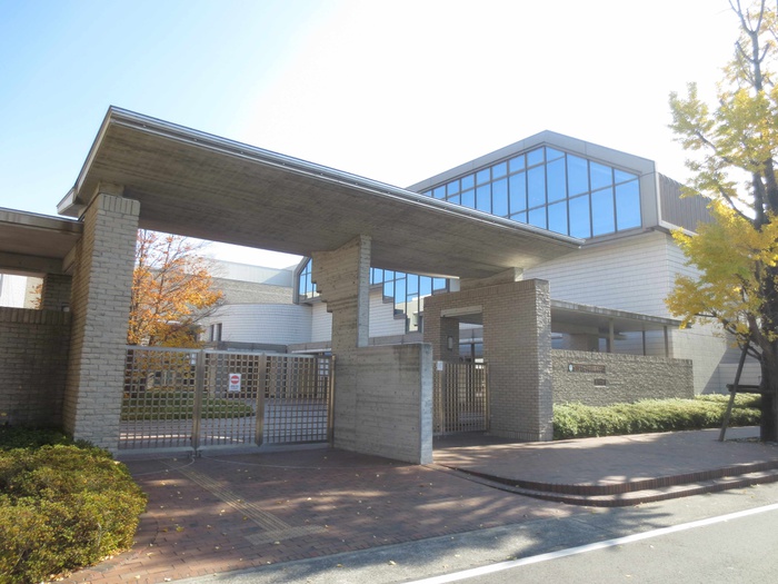 中学校　カリタス女子中高等学校（中学校）まで745m