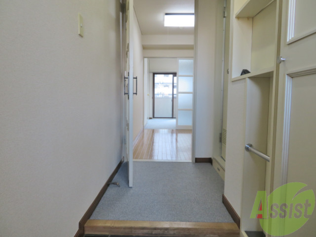 玄関　玄関はスッキリしていてとても良いですね。