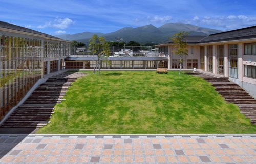 中学校　御代田町立御代田中学校（中学校）まで1733m