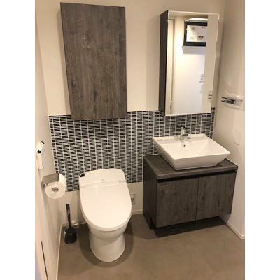 トイレ　明るい色調の室内です