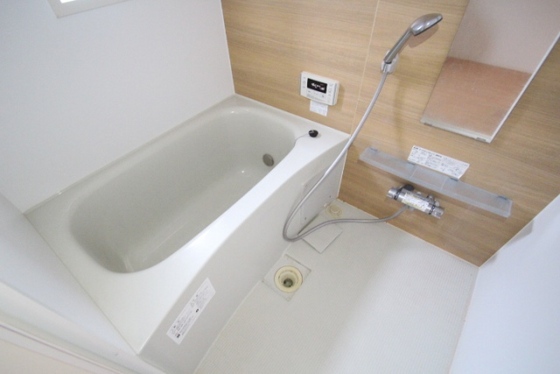 バス・シャワールーム　※別部屋の写真です