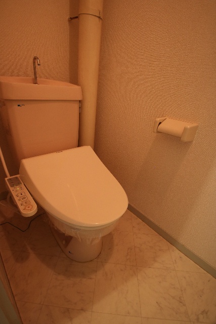 トイレ　※別室の参考写真の為、現況優先です。