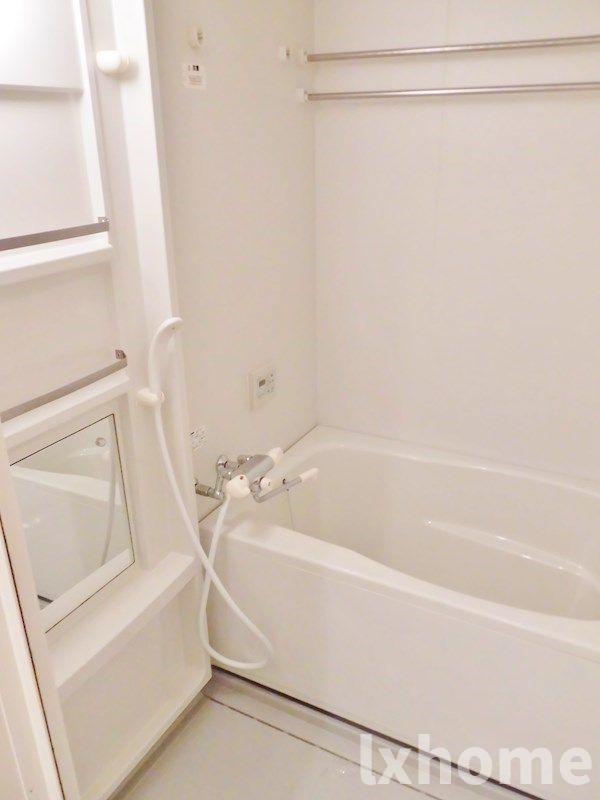 バス・シャワールーム　落ち着いた空間のお風呂です