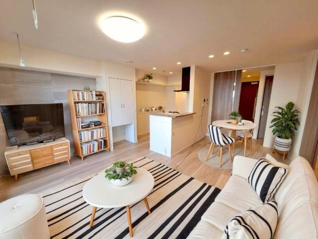 居室・リビング　家具付きのイメージパースです※実際は家具は付きません