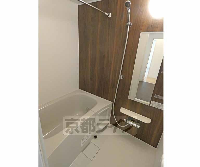 バス・シャワールーム　追い炊き・浴室乾燥機能付のお風呂になります。