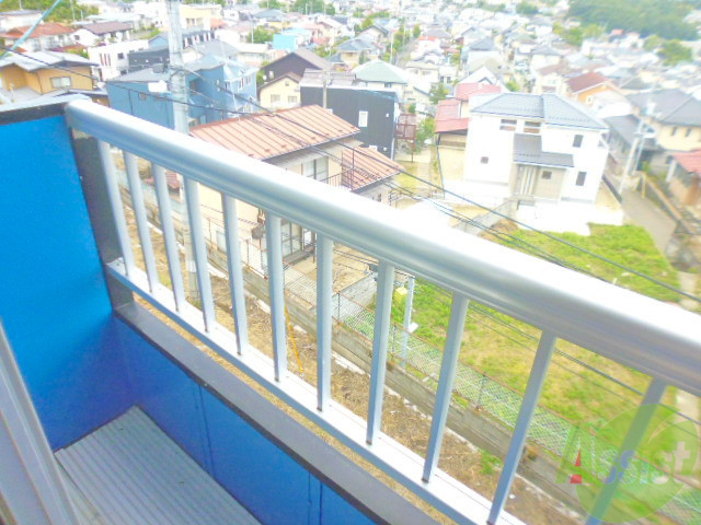 バルコニー　ベランダは出れないので洗濯物は室内干しですね