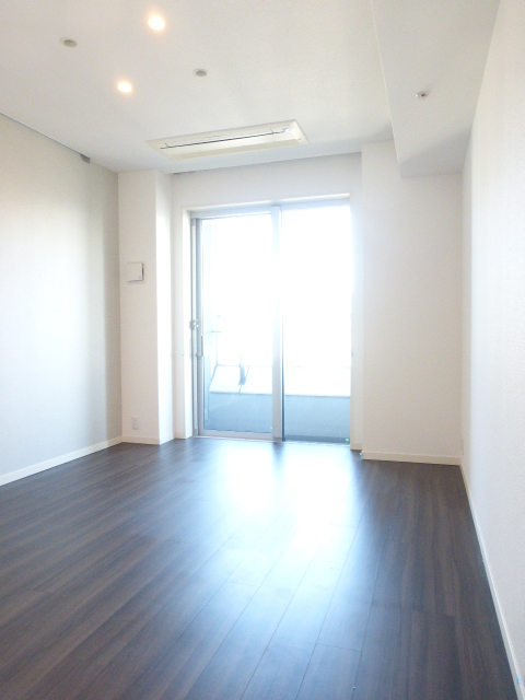 居室・リビング　内観1