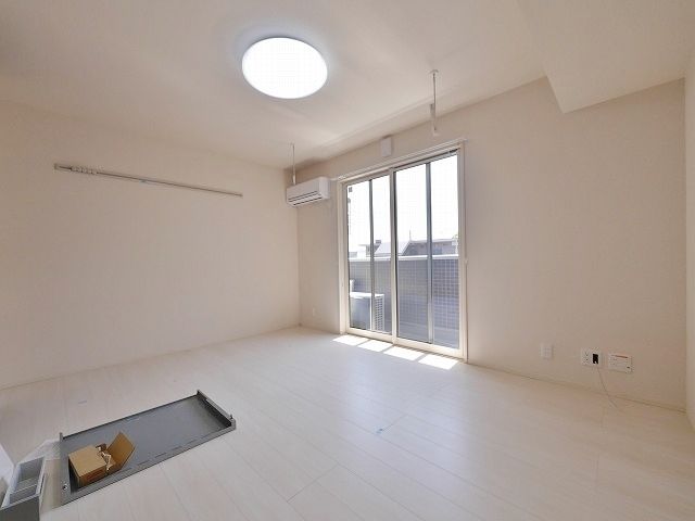 居室・リビング　★日当たりの良い洋室★