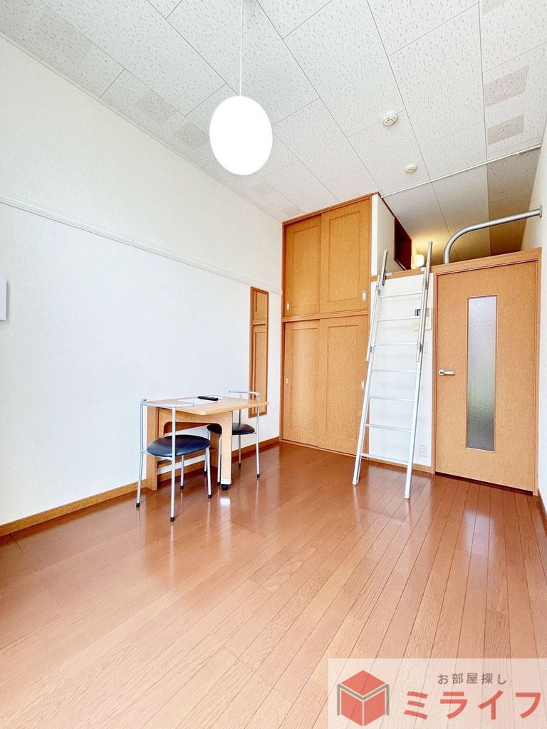 居室・リビング　家具・家電つき