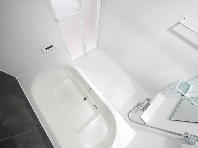 バス・シャワールーム　コンパクトで使いやすいお風呂です
