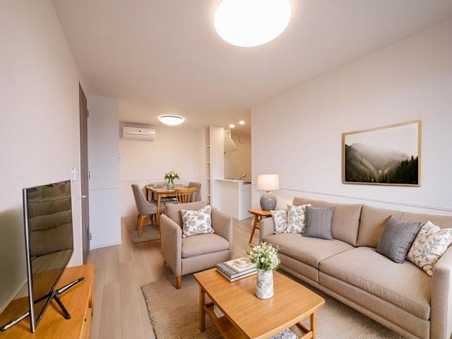 居室・リビング　CGで家具等を配置したもので家具等は含まれません