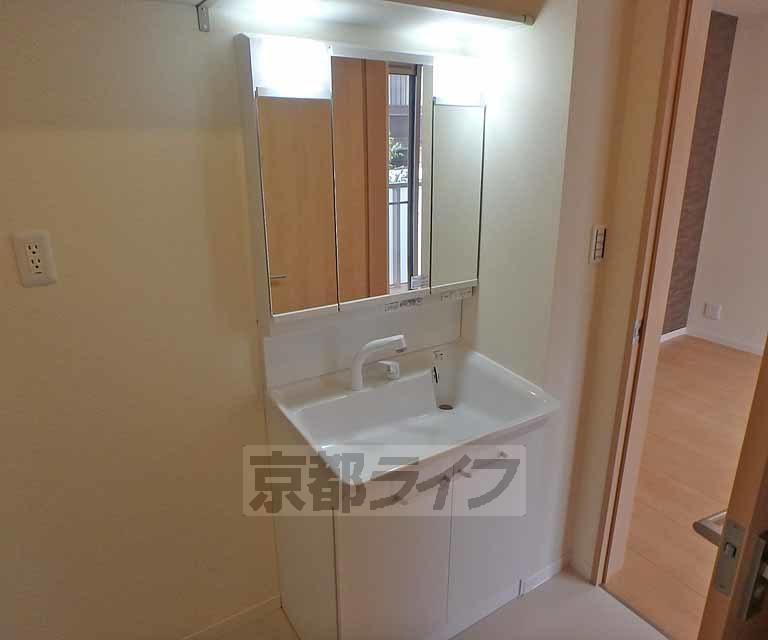 洗面設備　朝の準備はここでバッチリです