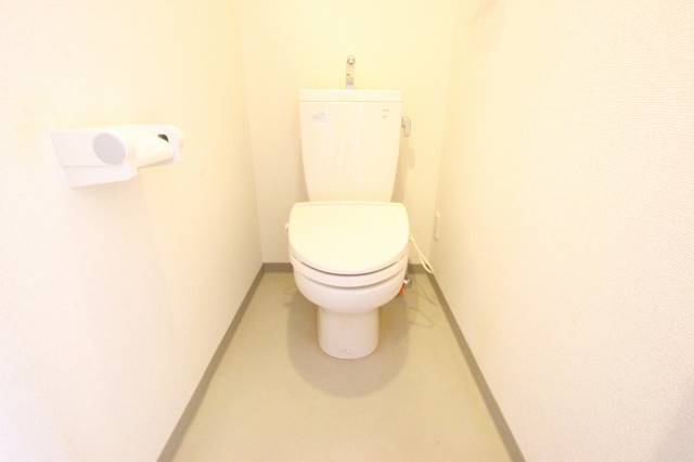 トイレ　トレイも綺麗です。