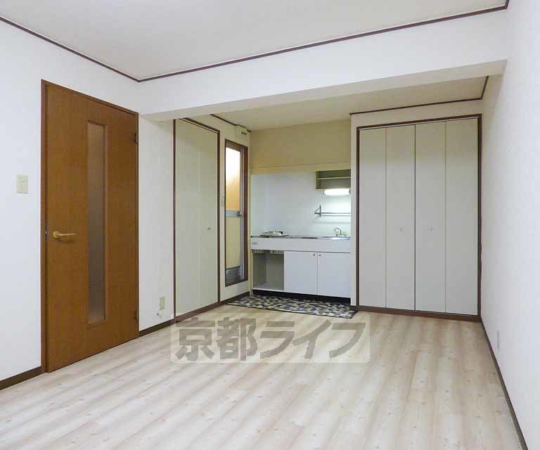 居室・リビング　広々とした室内です。