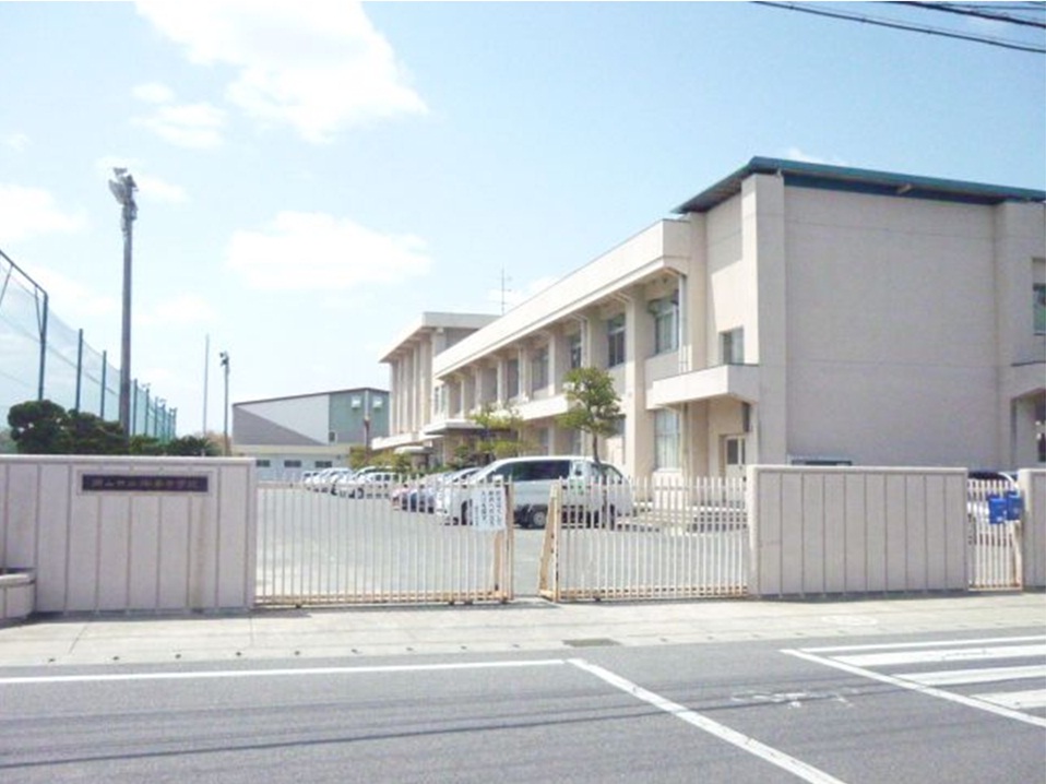 中学校　岡山市立御南中学校（中学校）まで1025m