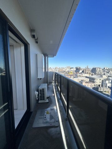 バルコニー　暖かな日差しのふりそそぐバルコニー